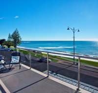 Penguin Waterfront Escape - Tourism Townsville
