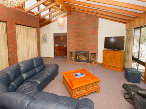 Derwent Retreat - Tourism Townsville 9