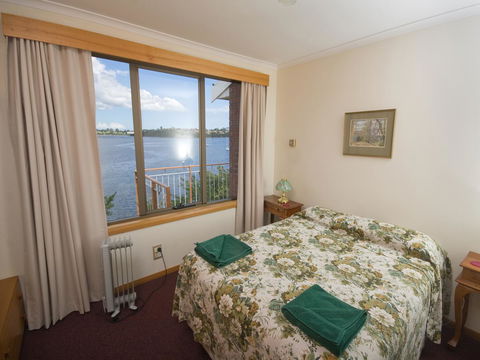 Derwent Retreat - Tourism Townsville 4
