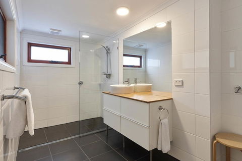 DOLPHIN LOOKOUT COTTAGE - Amazing Views Of The Bay Of Fires - Tourism Townsville 2