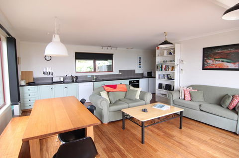 DOLPHIN LOOKOUT COTTAGE - Amazing Views Of The Bay Of Fires - Tourism Townsville 11