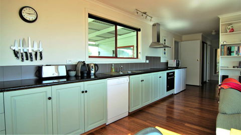 DOLPHIN LOOKOUT COTTAGE - Amazing Views Of The Bay Of Fires - Tourism Townsville 5