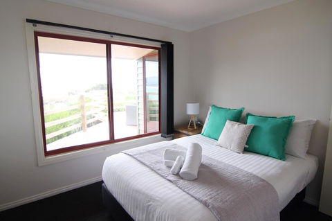 DOLPHIN LOOKOUT COTTAGE - Amazing Views Of The Bay Of Fires - Tourism Townsville 8
