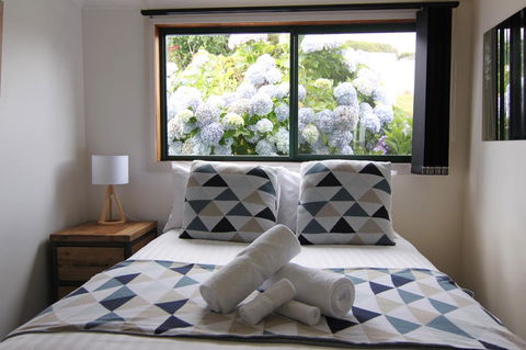 DOLPHIN LOOKOUT COTTAGE - Amazing Views Of The Bay Of Fires - Tourism Townsville 6