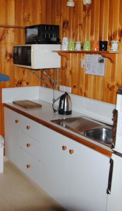 The Wombat Cottage - Tourism Townsville 11