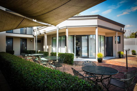 The Waverley International Hotel - Tourism Townsville 11