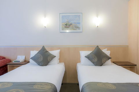 The Waverley International Hotel - Tourism Townsville 9