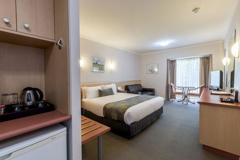 The Waverley International Hotel - Tourism Townsville 0