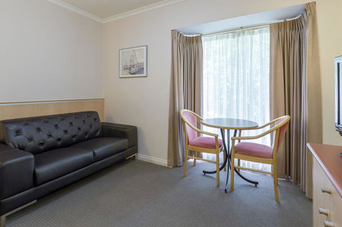 The Waverley International Hotel - Tourism Townsville 5