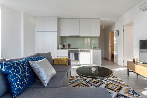 2Bedroom Apartment With Views In Docklands Next To CBD & Marvel Stadium - Tourism Townsville 8