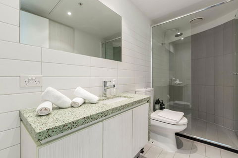 2Bedroom Apartment With Views In Docklands Next To CBD & Marvel Stadium - Tourism Townsville 13