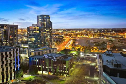 2Bedroom Apartment With Views In Docklands Next To CBD & Marvel Stadium - Tourism Townsville 21