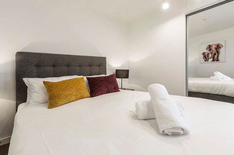 2Bedroom Apartment With Views In Docklands Next To CBD & Marvel Stadium - Tourism Townsville 12