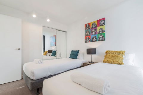 2Bedroom Apartment With Views In Docklands Next To CBD & Marvel Stadium - Tourism Townsville 11