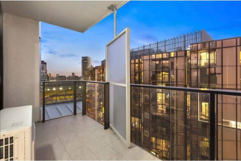 2Bedroom Apartment With Views In Docklands Next To CBD & Marvel Stadium - Tourism Townsville 14