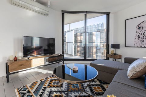 2Bedroom Apartment With Views In Docklands Next To CBD & Marvel Stadium - Tourism Townsville 2