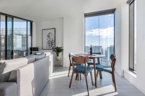 2Bedroom Apartment With Views In Docklands Next To CBD & Marvel Stadium - Tourism Townsville 4