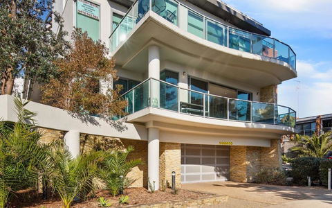 130 At The Waves - Tourism Townsville 25