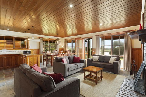 Apollo Bay Cottages - Tourism Townsville 2