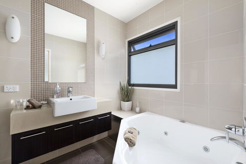 Apollo Bay Cottages - Tourism Townsville 8
