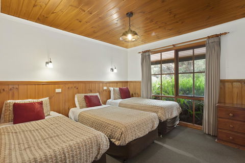 Apollo Bay Cottages - Tourism Townsville 3