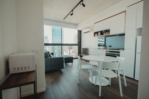 Mono Apartments On La Trobe Street - Tourism Townsville 1