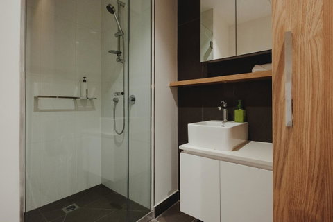 Mono Apartments On La Trobe Street - Tourism Townsville 4