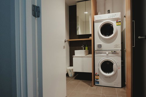 Mono Apartments On La Trobe Street - Tourism Townsville 5