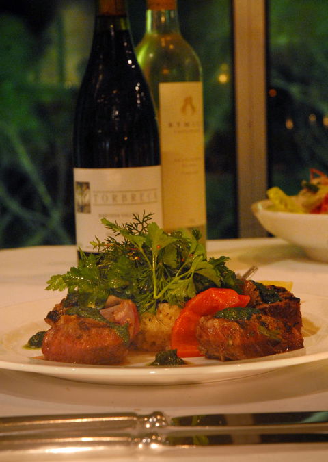 Chris\'s Beacon Point Restaurant & Villas - Tourism Townsville 13