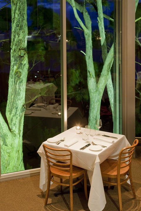 Chris\'s Beacon Point Restaurant & Villas - Tourism Townsville 11