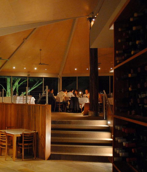 Chris\'s Beacon Point Restaurant & Villas - Tourism Townsville 7
