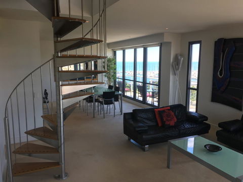 Geelong Waterfront Penthouse Apartment - Tourism Townsville 4