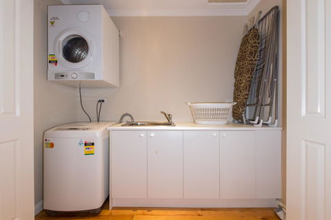 Lovely 5BR Full House In Glen Waverley, Walk To Train, Bus & Shops - Tourism Townsville 12