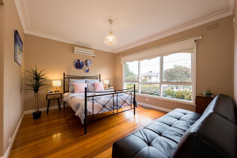 Lovely 5BR Full House In Glen Waverley, Walk To Train, Bus & Shops - Tourism Townsville 5