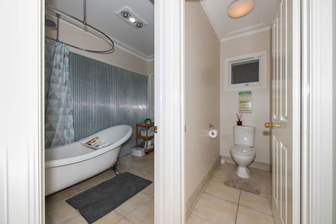Lovely 5BR Full House In Glen Waverley, Walk To Train, Bus & Shops - Tourism Townsville 11