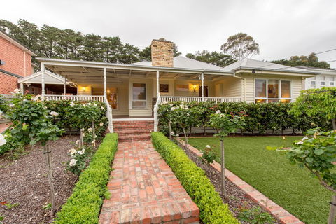Lovely 5BR Full House In Glen Waverley, Walk To Train, Bus & Shops - Tourism Townsville 16