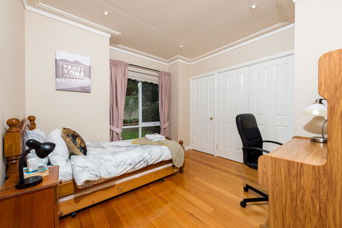 Lovely 5BR Full House In Glen Waverley, Walk To Train, Bus & Shops - Tourism Townsville 9