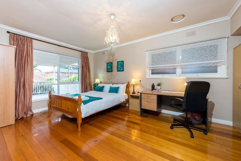 Lovely 5BR Full House In Glen Waverley, Walk To Train, Bus & Shops - Tourism Townsville 10