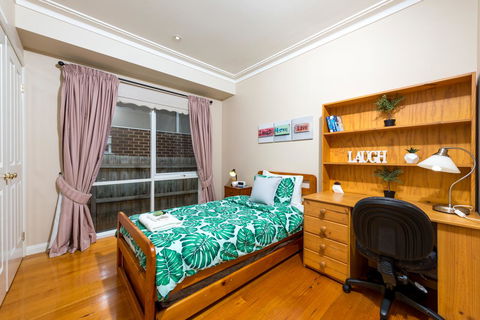 Lovely 5BR Full House In Glen Waverley, Walk To Train, Bus & Shops - Tourism Townsville 8