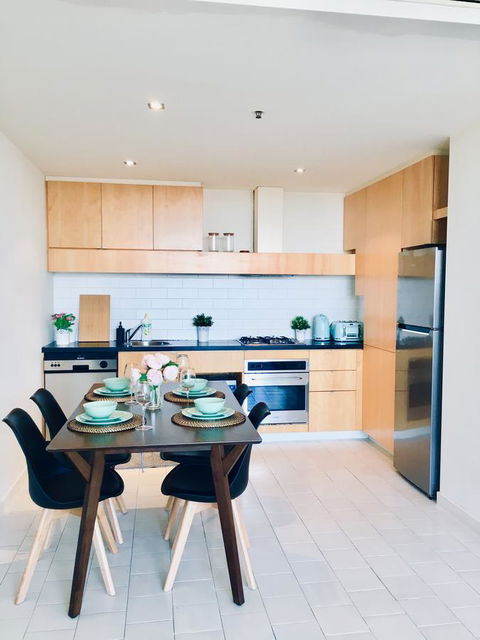 La Maison - Great View, Free Parking, Pool, Gym, Perfectly Located 2BR Apartment - Tourism Townsville 20