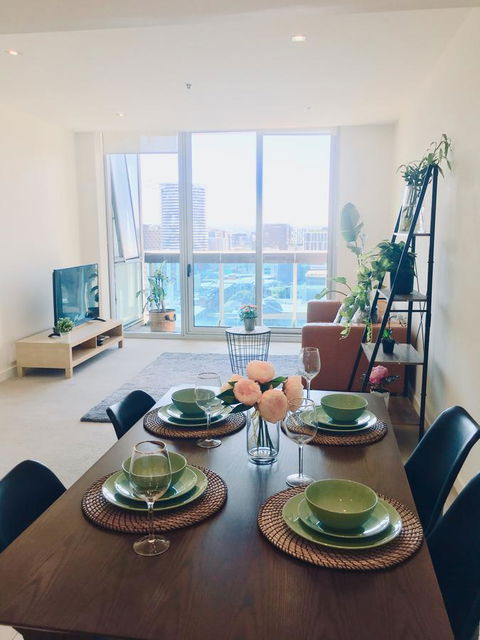 La Maison - Great View, Free Parking, Pool, Gym, Perfectly Located 2BR Apartment - Tourism Townsville 24
