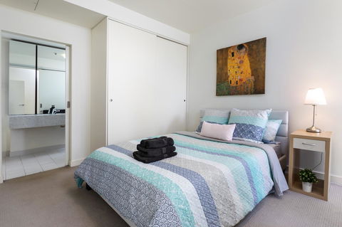 La Maison - Great View, Free Parking, Pool, Gym, Perfectly Located 2BR Apartment - Tourism Townsville 5