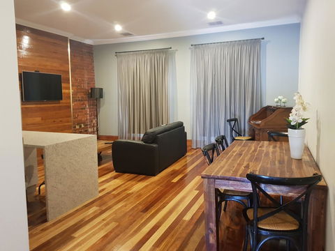 Sublime Spa Apartments - Tourism Townsville 4