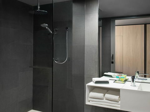 Vibe Hotel Melbourne Docklands - Tourism Townsville 16
