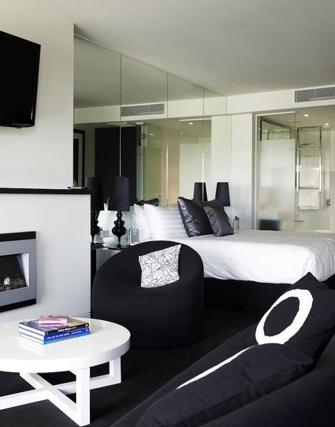 The Cullen Melbourne - Art Series - Tourism Townsville 26