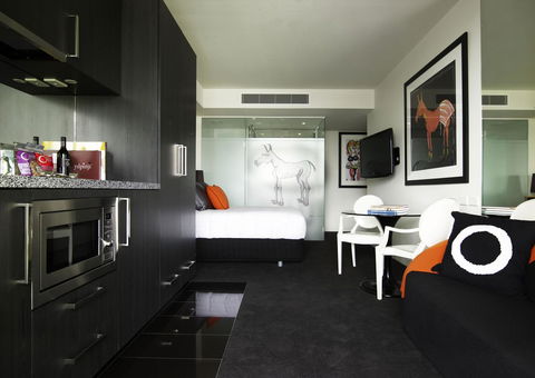 The Cullen Melbourne - Art Series - Tourism Townsville 17
