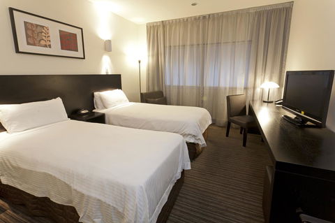 Causeway 353 Hotel - Tourism Townsville 6