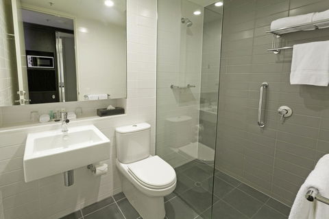 Causeway 353 Hotel - Tourism Townsville 2