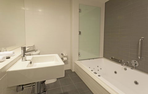 Causeway 353 Hotel - Tourism Townsville 29