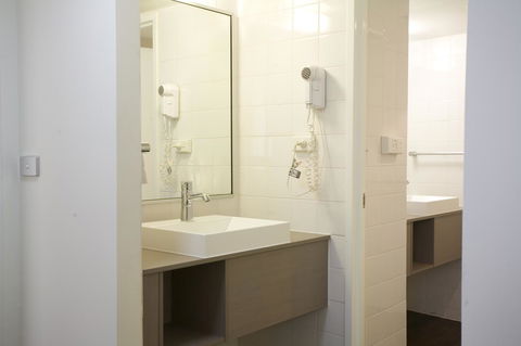 Ibis Melbourne Hotel And Apartments - Tourism Townsville 19